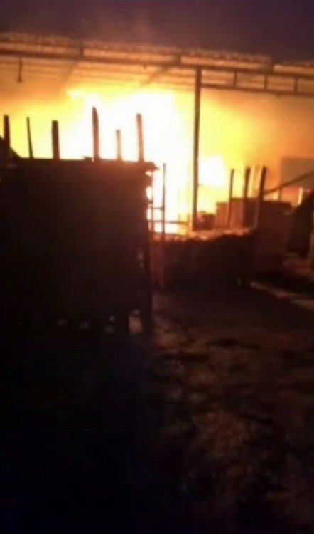 Sakarya’da Palet Atölyesi Alevlere Teslim Oldu