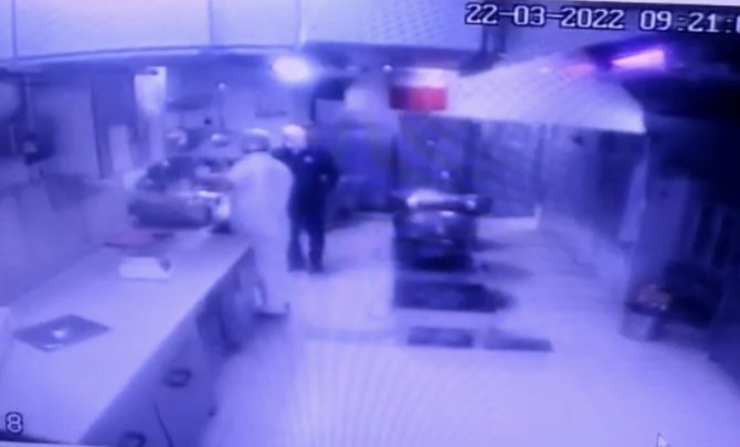 Taksim’de Ünlü Muhallebicide Dehşet Anları: Önce Bıçakladı, Sonra Yerde Darp Etti