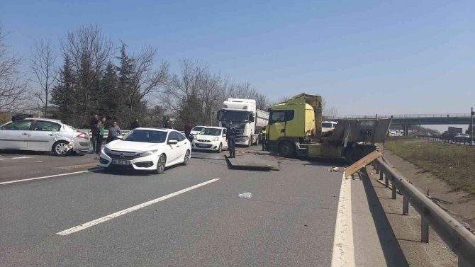 Tem Otoyolu Düzce Geçişinde 3 Araç Kazaya Karıştı
