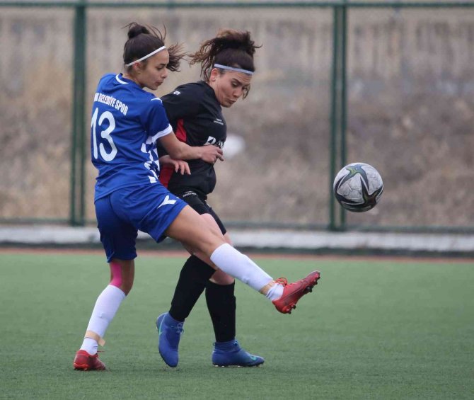 Turkcell Kadın Futbol Süper Ligi: Sivasspor: 0 - Konak Belediyespor: 2