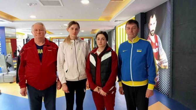 Savaştan Kaçan Ukraynalı Milli Atletler, İ̇zmir’de Kampta