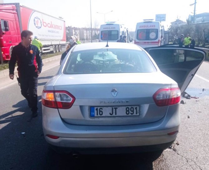 Altınova’da Trafik Kazası: 1 Yaralı