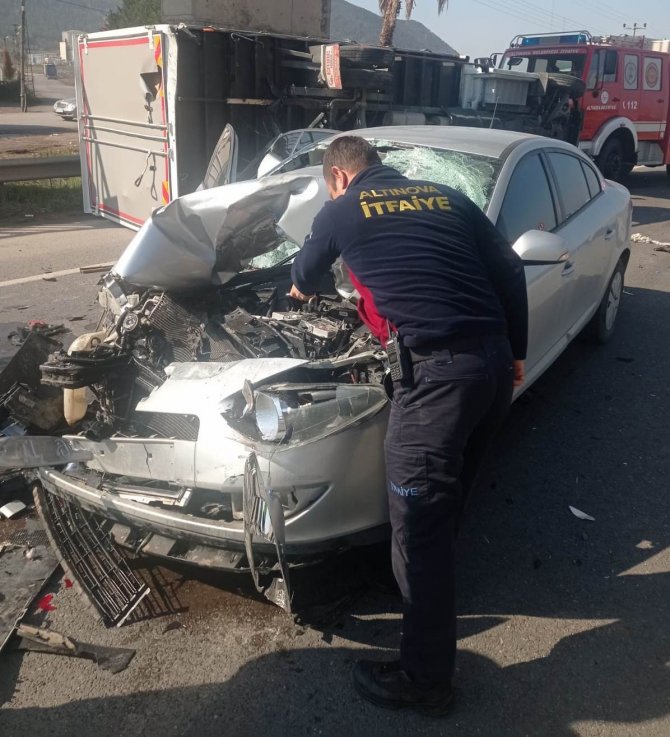 Altınova’da Trafik Kazası: 1 Yaralı
