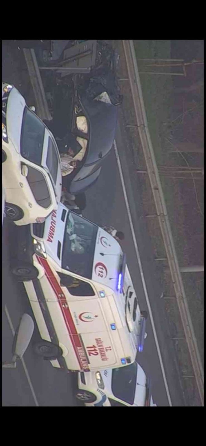 15 Temmuz Şehitler Köprüsü Çıkışı Feci Kaza: 2 Yaralı
