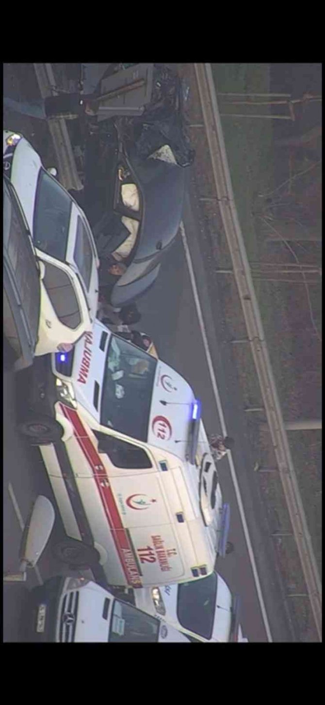 15 Temmuz Şehitler Köprüsü Çıkışı Feci Kaza: 2 Yaralı