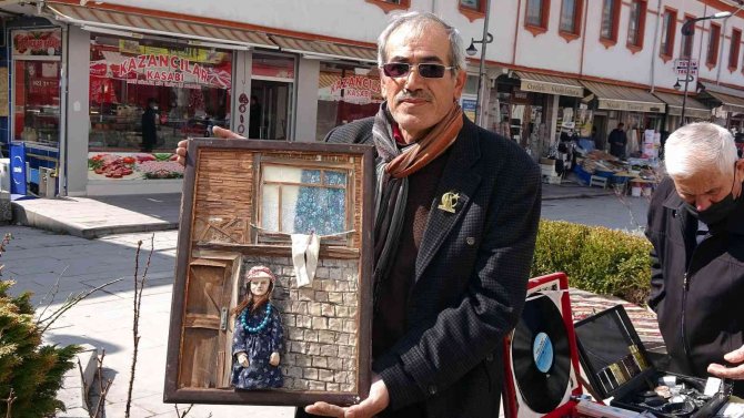 30 Yıldır Biriktirdiği Antika Ve Otantik Eşyalar İnsanları Geçmişe Götürüyor