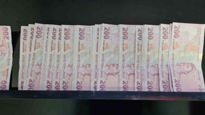 Çantasından 416 Bin Tl Sahte Para Çıktı “Buldum” Dedi