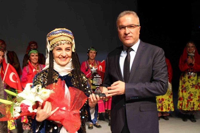 Öğretmenlerden Halk Oyunu Şöleni
