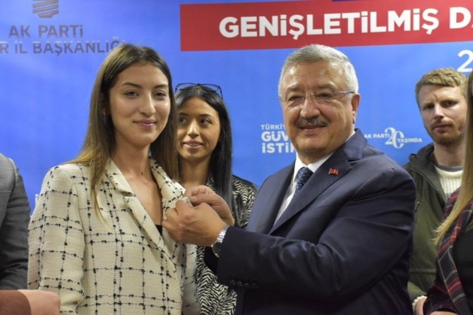 Danışma Toplantılarında Bin 500 Kişiye Rozet
