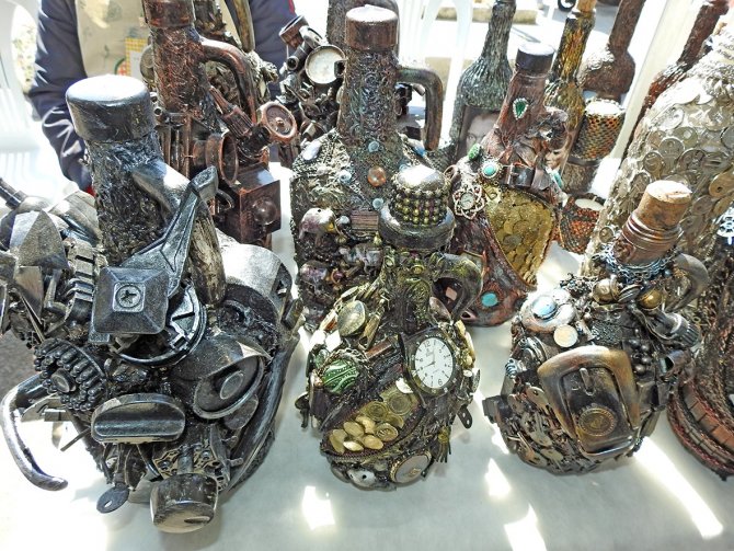 Atıkları Sanat Eserine Dönüştürüyor