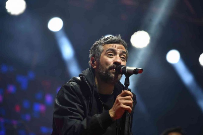 Belpa Buz Pateni Tesisi’nde Kışa Veda Konseri