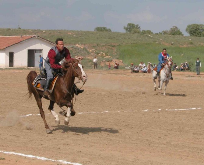 Atlar Çarpışında Ciritçi Genç Ağır Yaralandı