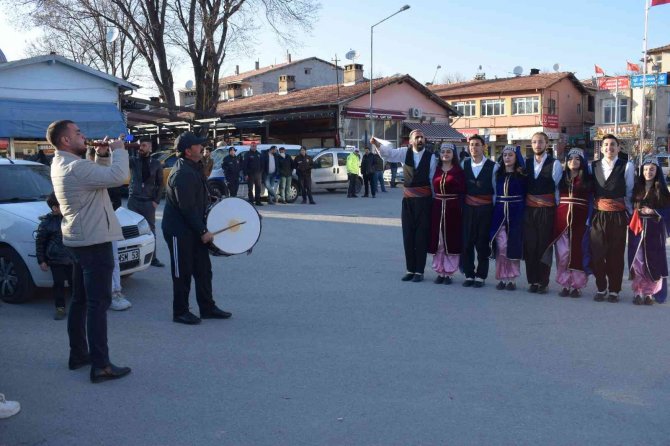 Milli Boksörlere Davullu Zurnalı Karşılama