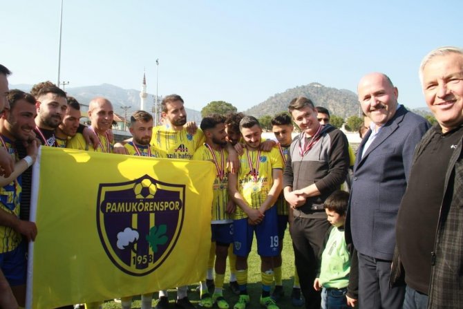 Başkan Ertürk, Şampiyon Pamukörenspor’a Kupasını Verdi