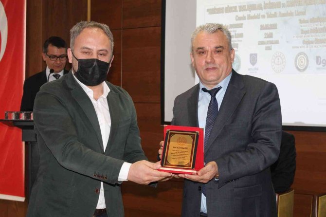 Ayvalık’ta “Turizmde Güncel Yaklaşımlar, İ̇stihdam Ve Kariyer Fırsatları” Masaya Yatırıldı