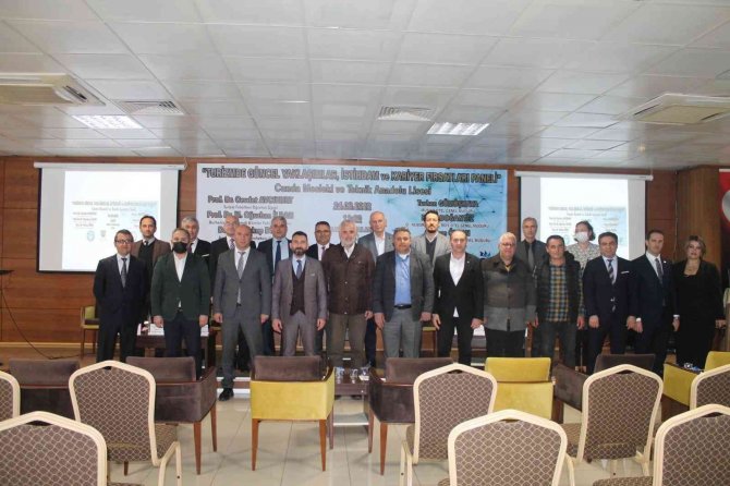 Ayvalık’ta “Turizmde Güncel Yaklaşımlar, İ̇stihdam Ve Kariyer Fırsatları” Masaya Yatırıldı