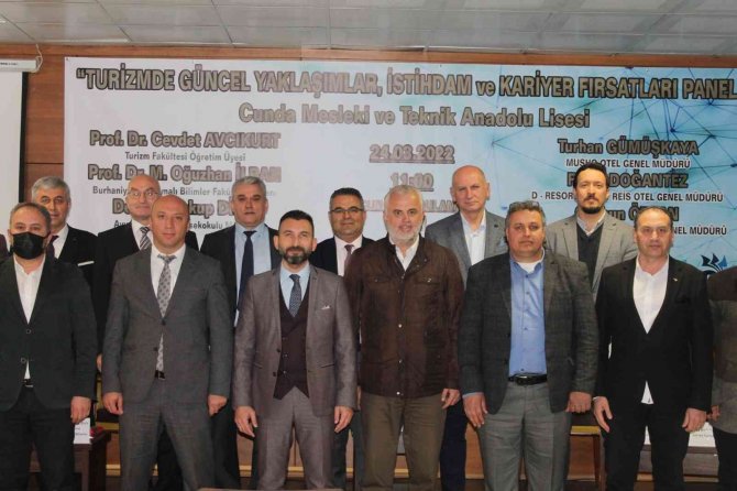 Ayvalık’ta “Turizmde Güncel Yaklaşımlar, İ̇stihdam Ve Kariyer Fırsatları” Masaya Yatırıldı