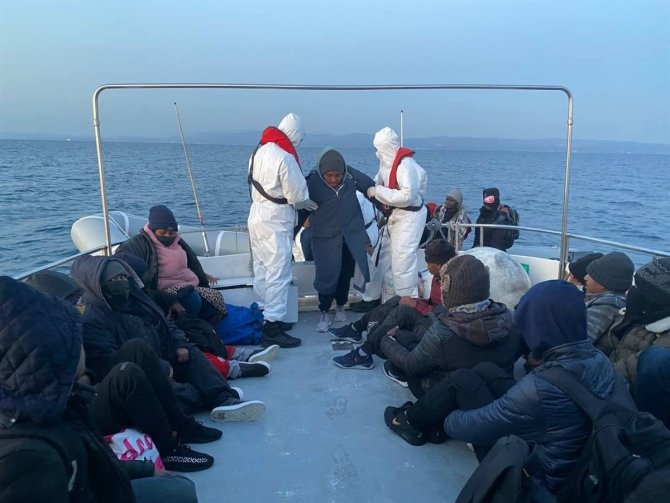Balıkesir Açıklarında 30 Düzensiz Göçmen Kurtarıldı