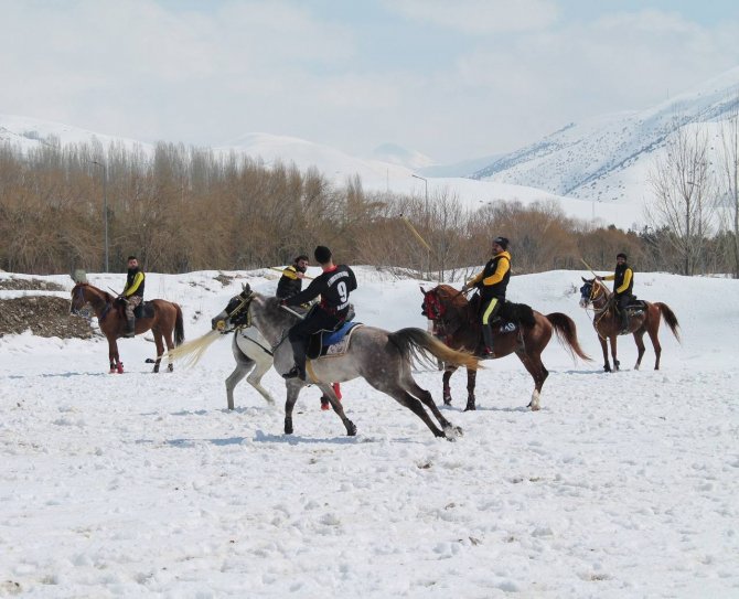 Havadan Görüntülenen Karda Cirit Nefes Kesti