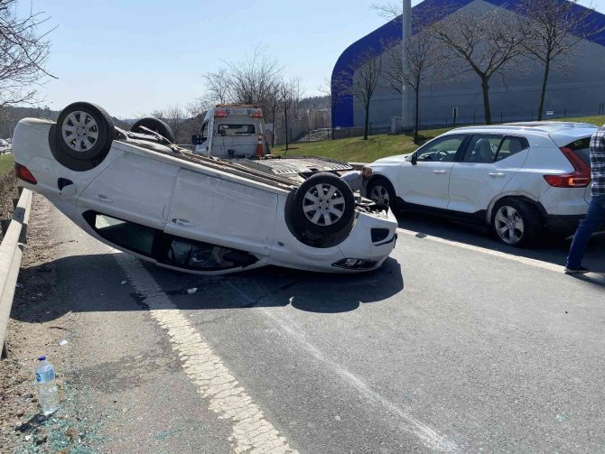 Beykoz Tem Otoyolunda Cipin Tekerine Vuran Otomobil Takla Attı: 1 Yaralı