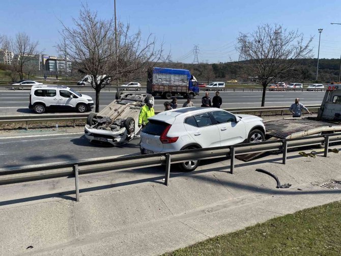 Beykoz Tem Otoyolunda Cipin Tekerine Vuran Otomobil Takla Attı: 1 Yaralı