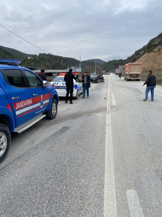 Bilecik’te Zincirleme Trafik Kazası: 2 Yaralı