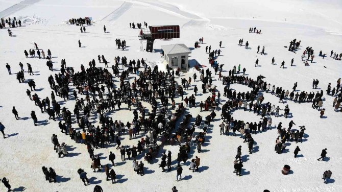 Mart Ayında Kar Festivali Coşkusu