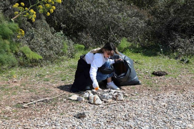 Bitez’de Kıyı Temizliği Yapıldı