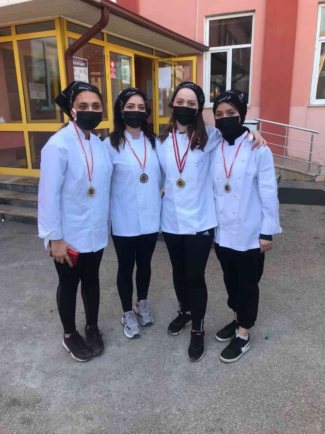 Karabüklü Öğrencilerden 4 Altın Madalya