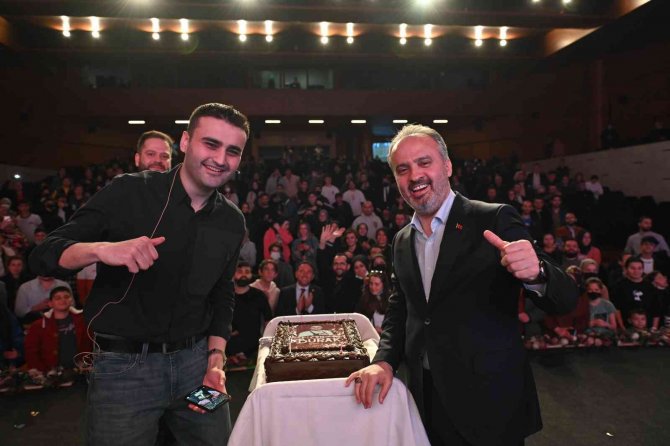 Czn Burak’ın Londra’daki Ortağı Ronaldo