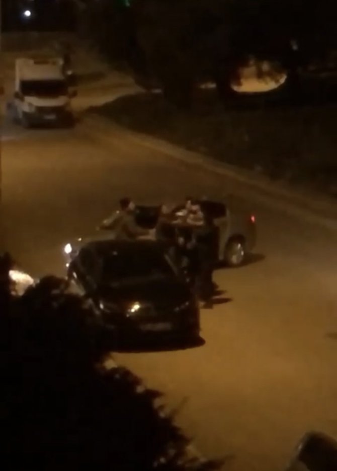 Trafikte Başlayan Tartışma Kavgaya Dönüştü... O Anlar Kamerada