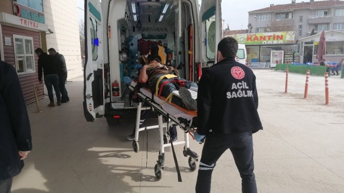 İ̇nşaatın 3. Katından Düşen Kalıp Ustası Ağır Yaralandı