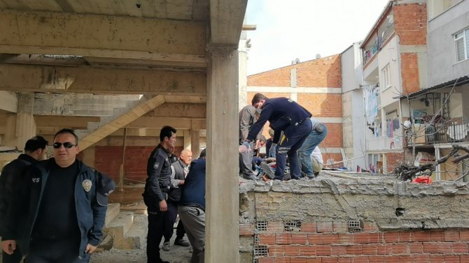 İ̇nşaatın 3. Katından Düşen Kalıp Ustası Ağır Yaralandı