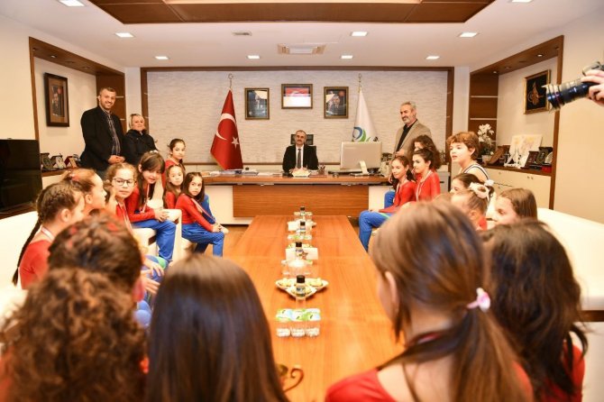 Başkan Çiftçi, Çesk Sporcularını Ağırladı