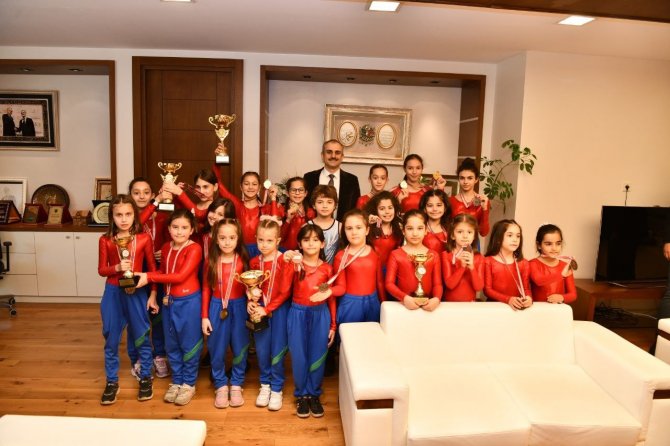 Başkan Çiftçi, Çesk Sporcularını Ağırladı