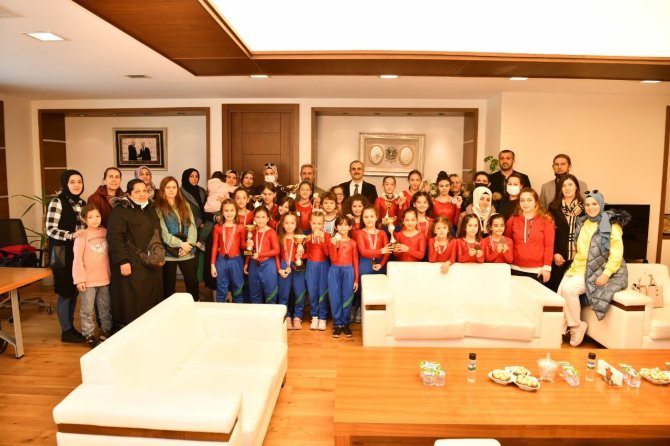Başkan Çiftçi, Çesk Sporcularını Ağırladı