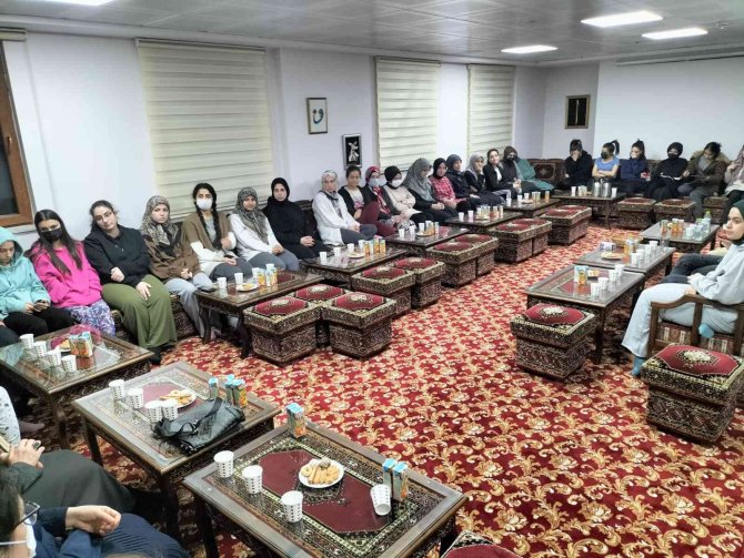 Öğrencilere Dini Bilgiler Aktarılıyor