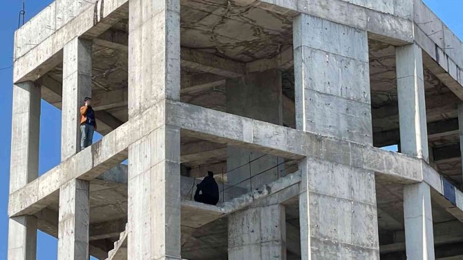 Polisin İknası, Genci Aşağıya İndirdi