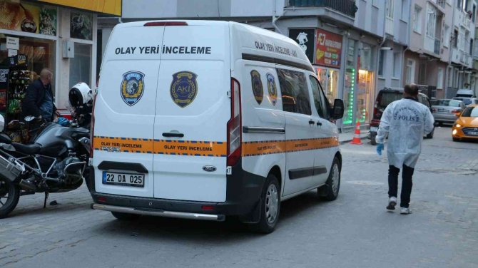 İ̇stediği Sigara Kalmayınca Büfe Sahibini Bıçakladı