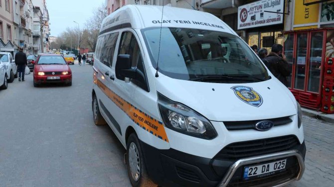 İ̇stediği Sigara Kalmayınca Büfe Sahibini Bıçakladı
