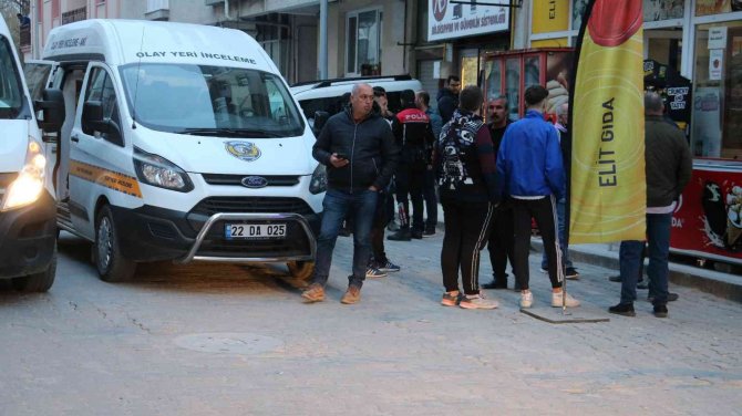 İ̇stediği Sigara Kalmayınca Büfe Sahibini Bıçakladı