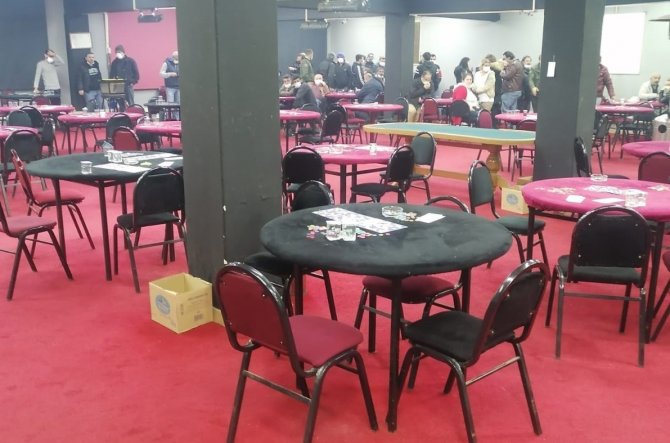 Jandarmayı Görünce Kumarhanenin Işıklarını Kapadılar