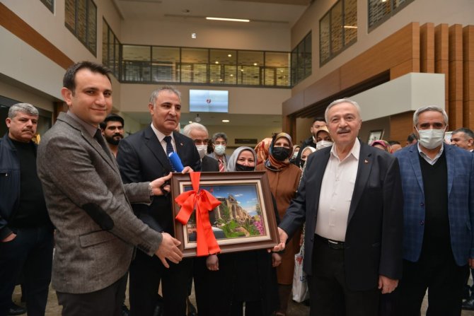 Elazığ’da Hasta Ve Yakınlarının Yaptığı El Emekleri Görücüye Çıktı