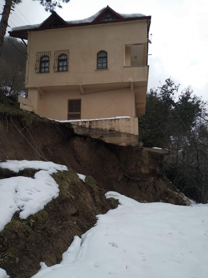 Giresun’un Piraziz İlçesinde Heyelan