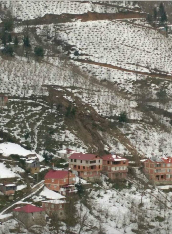 Giresun’un Piraziz İlçesinde Heyelan
