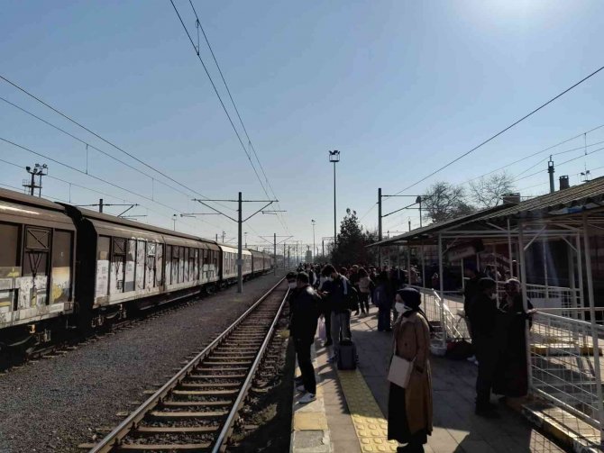 Otobüs Fiyatlarındaki Artış Trene Olan İlgiyi Arttırdı