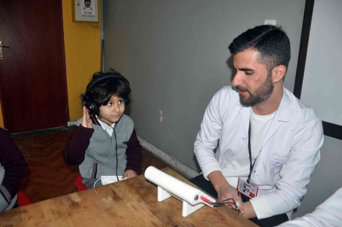 Yüksekova’da İlkokul Öğrencileri İşitme Testinden Geçirildi