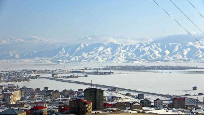 Kar Altında Güzelleşen Yüksekova