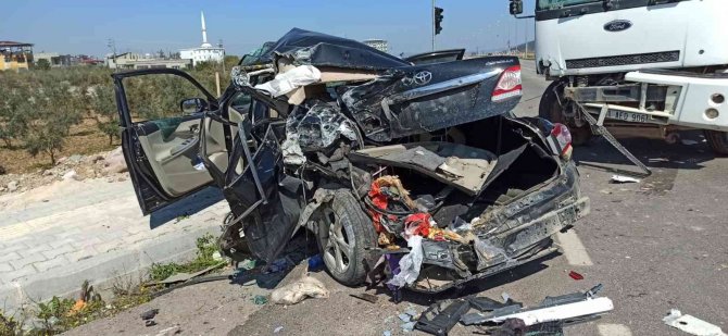 Hatay’da Kamyon İle Otomobil Çarpıştı: 5 Yaralı