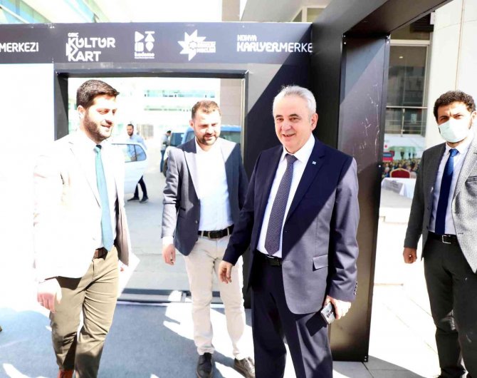 “Ezber Bozan Z’ler” Temalı Paraşüt Kariyer Fuarı Başladı